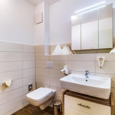 Lagovida Seglerhuette A Am Stoermthaler