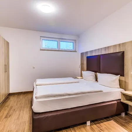 Lagovida Seglerhuette A Am Stoermthaler *